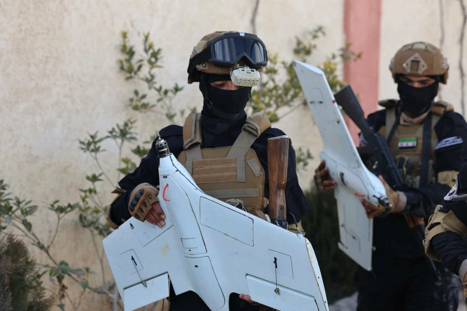 سوريا: تفكيك خلية إرهابية في ريف دمشق بعد اعتداءات على المزة والمطار العسكري ومصادرة مسيّرات (صور)