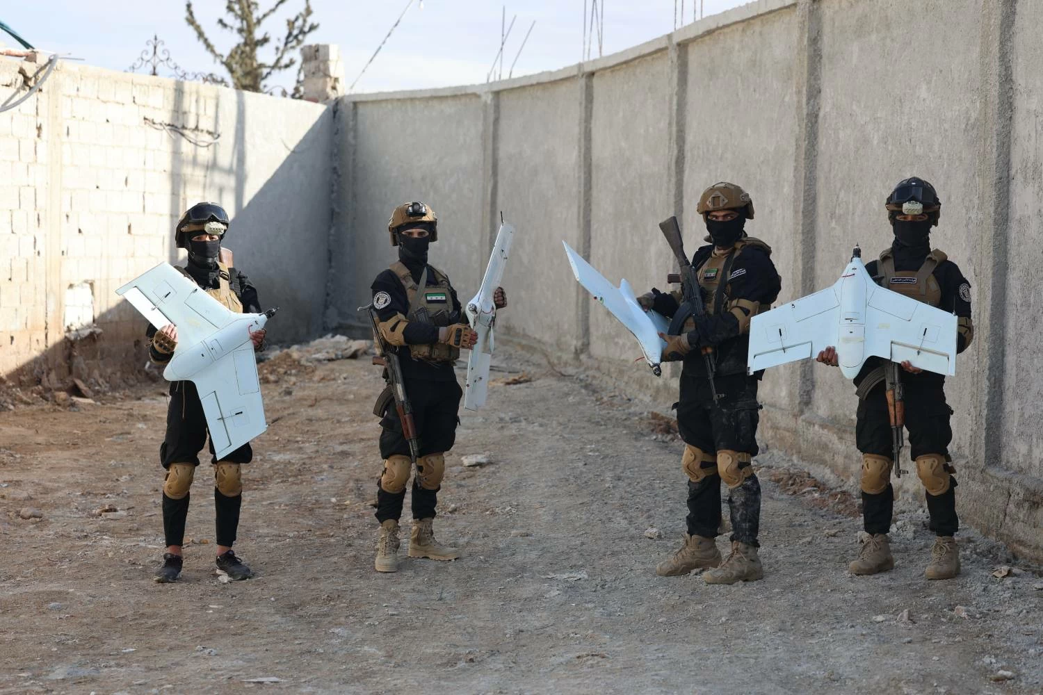 سوريا: تفكيك خلية إرهابية في ريف دمشق بعد اعتداءات على المزة والمطار العسكري ومصادرة مسيّرات (صور)