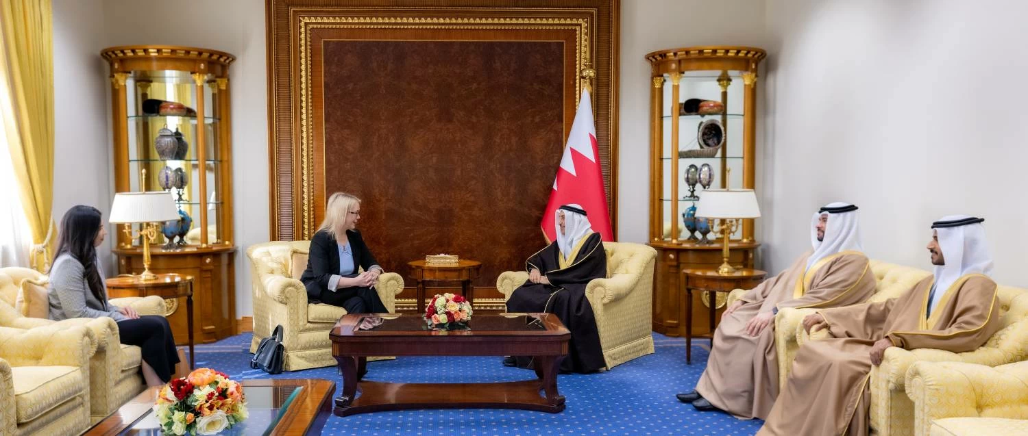 خالد بن عبد الله يلتقي السفيرة الأمريكية بمناسبة تعيينها