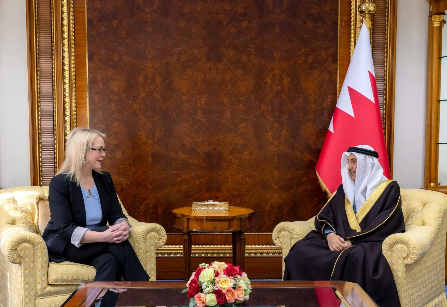 خالد بن عبد الله يلتقي السفيرة الأمريكية بمناسبة تعيينها