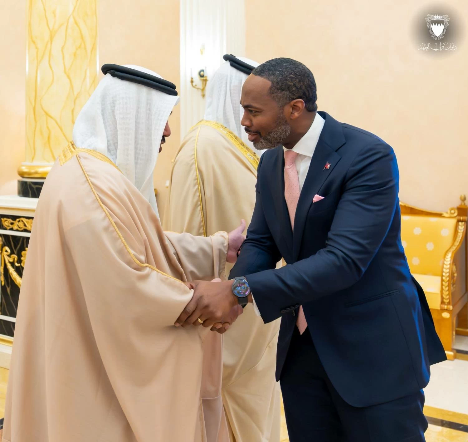 ولي العهد رئيس الوزراء يلتقي رئيس وزراء برمودا 