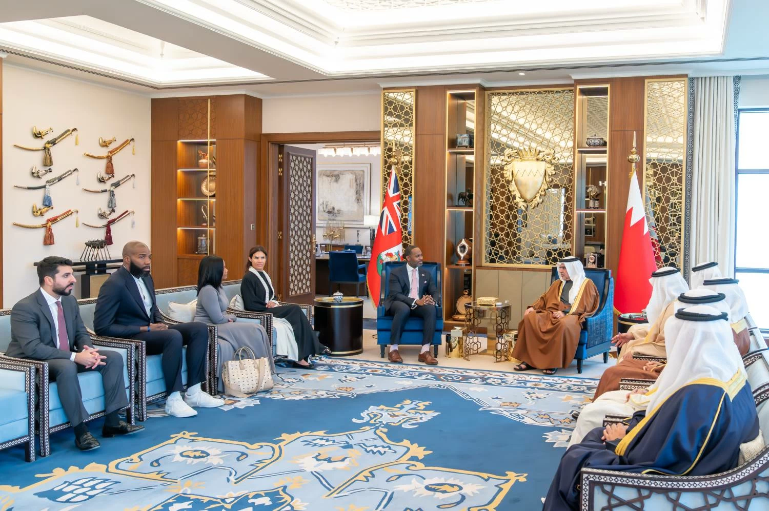 ولي العهد رئيس الوزراء يلتقي رئيس وزراء برمودا