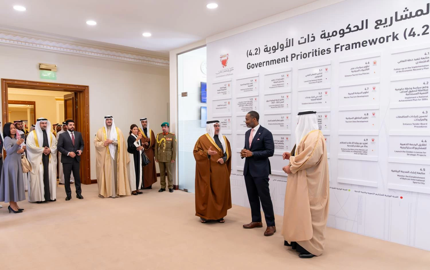 ولي العهد رئيس الوزراء يلتقي رئيس وزراء برمودا