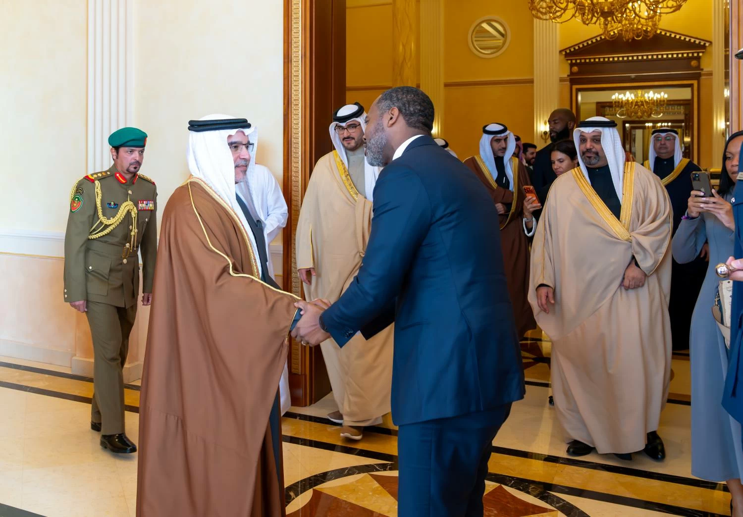 ولي العهد رئيس الوزراء يلتقي رئيس وزراء برمودا