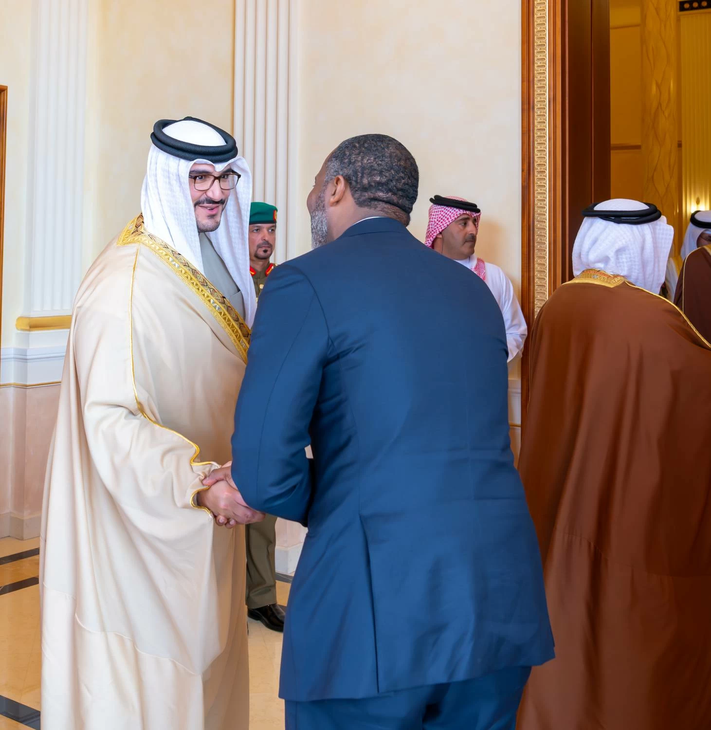 ولي العهد رئيس الوزراء يلتقي رئيس وزراء برمودا