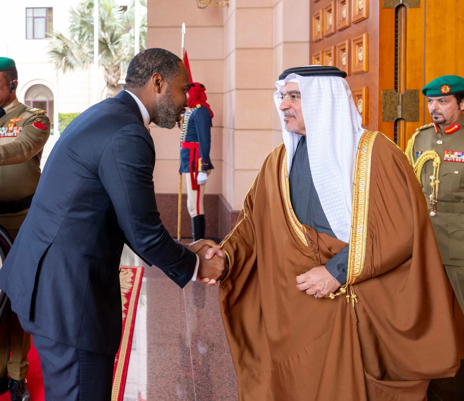 ولي العهد رئيس الوزراء يلتقي رئيس وزراء برمودا