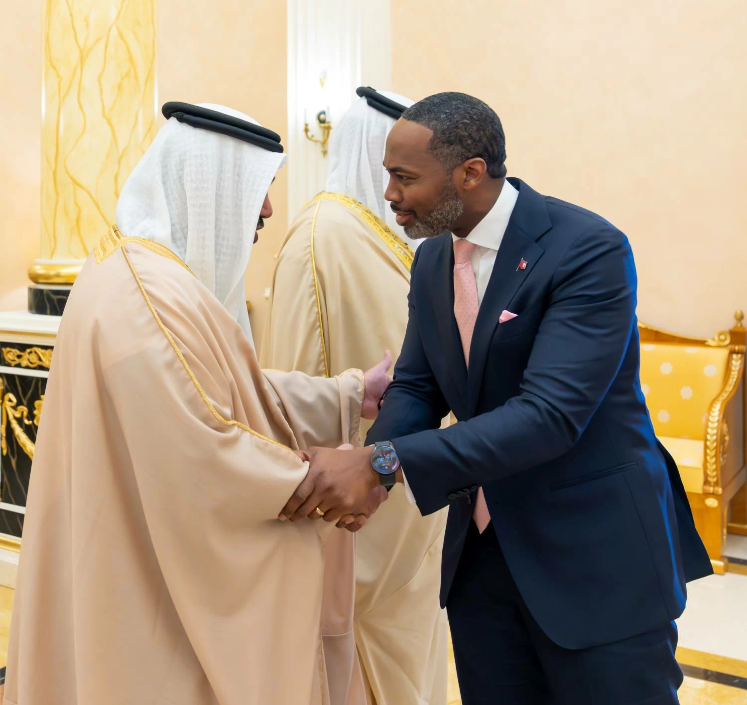 ولي العهد رئيس الوزراء يلتقي رئيس وزراء برمودا