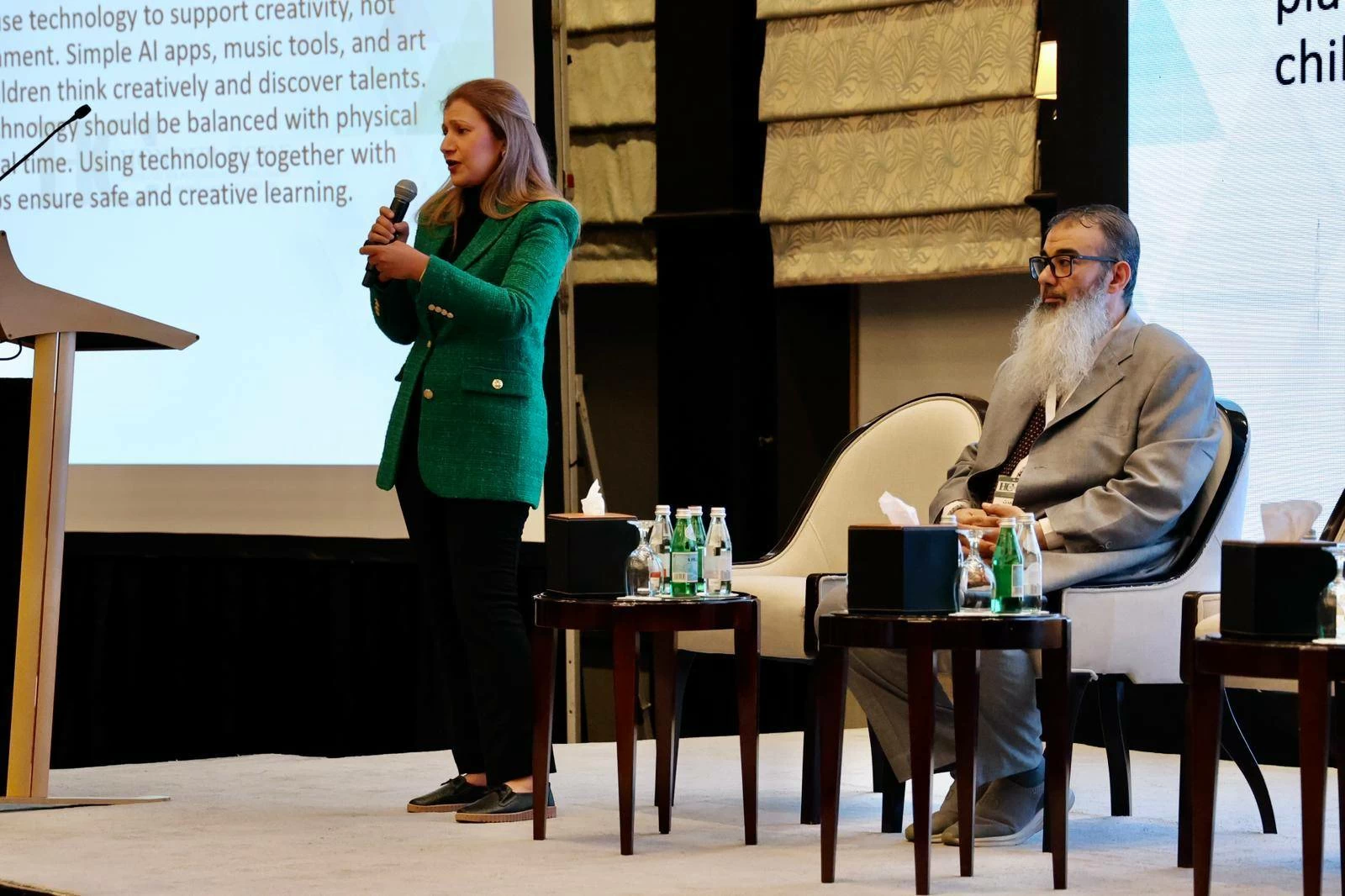 فاطمة الظاعن تستعرض توظيف الذكاء الاصطناعي والتقنيات الناشئة لرعاية الأطفال الموهوبين