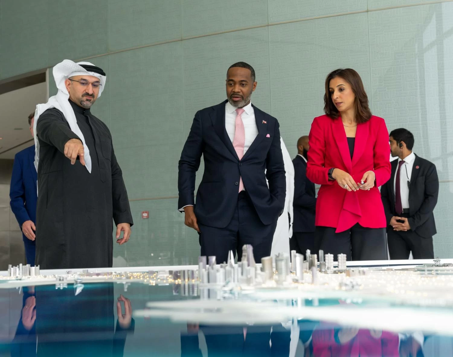 رئيس وزراء برمودا يزور مجلس التنمية الاقتصادية