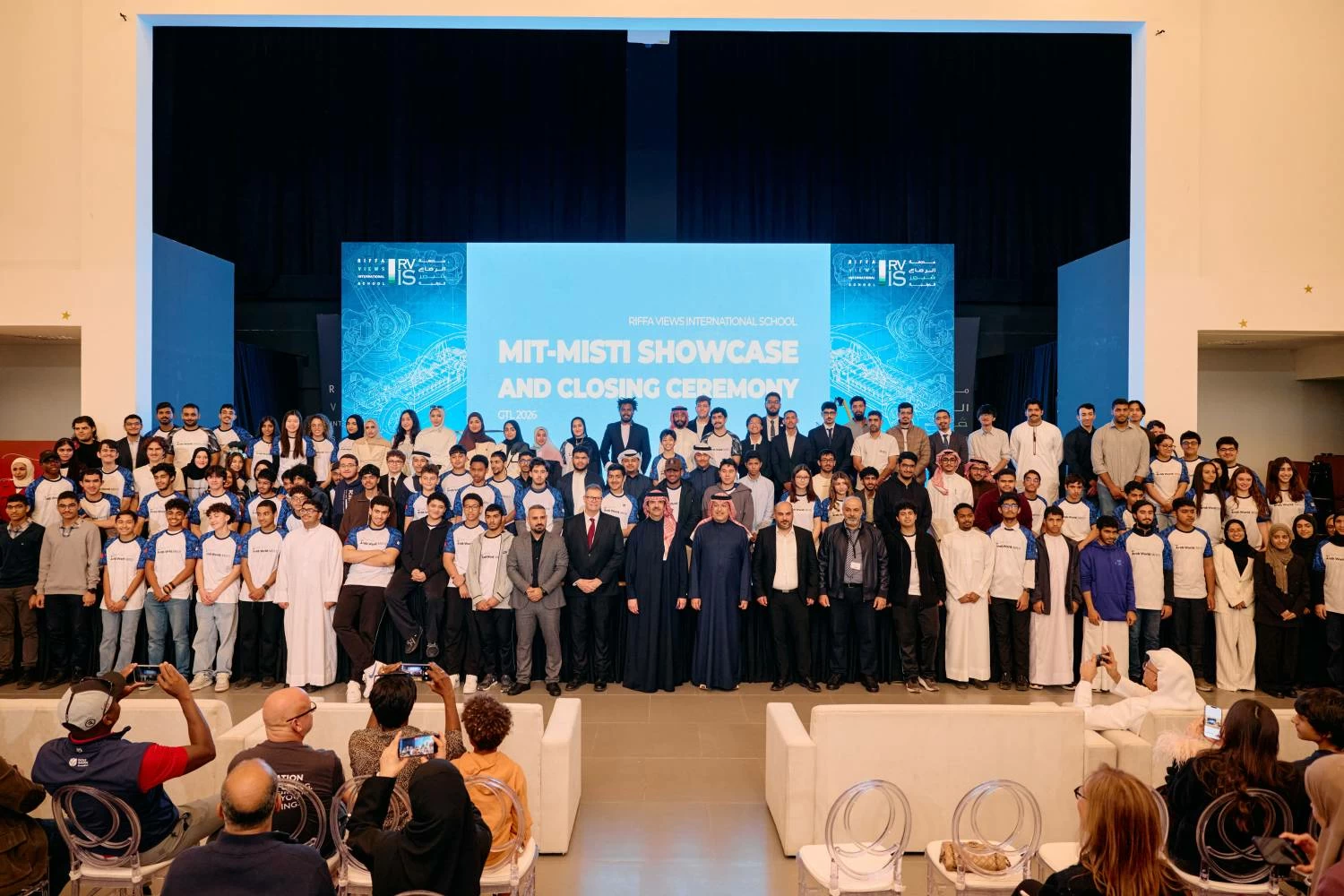 مدرسة الرفاع فيوز الدولية تختتم برنامج الروبوتات المتطوّرة بالشراكة مع معهد ماساتشوستس للتكنولوجيا