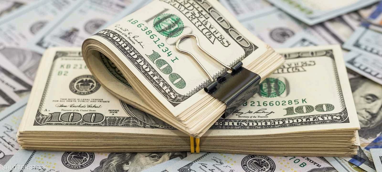 الدولار يحافظ على مكاسبه 