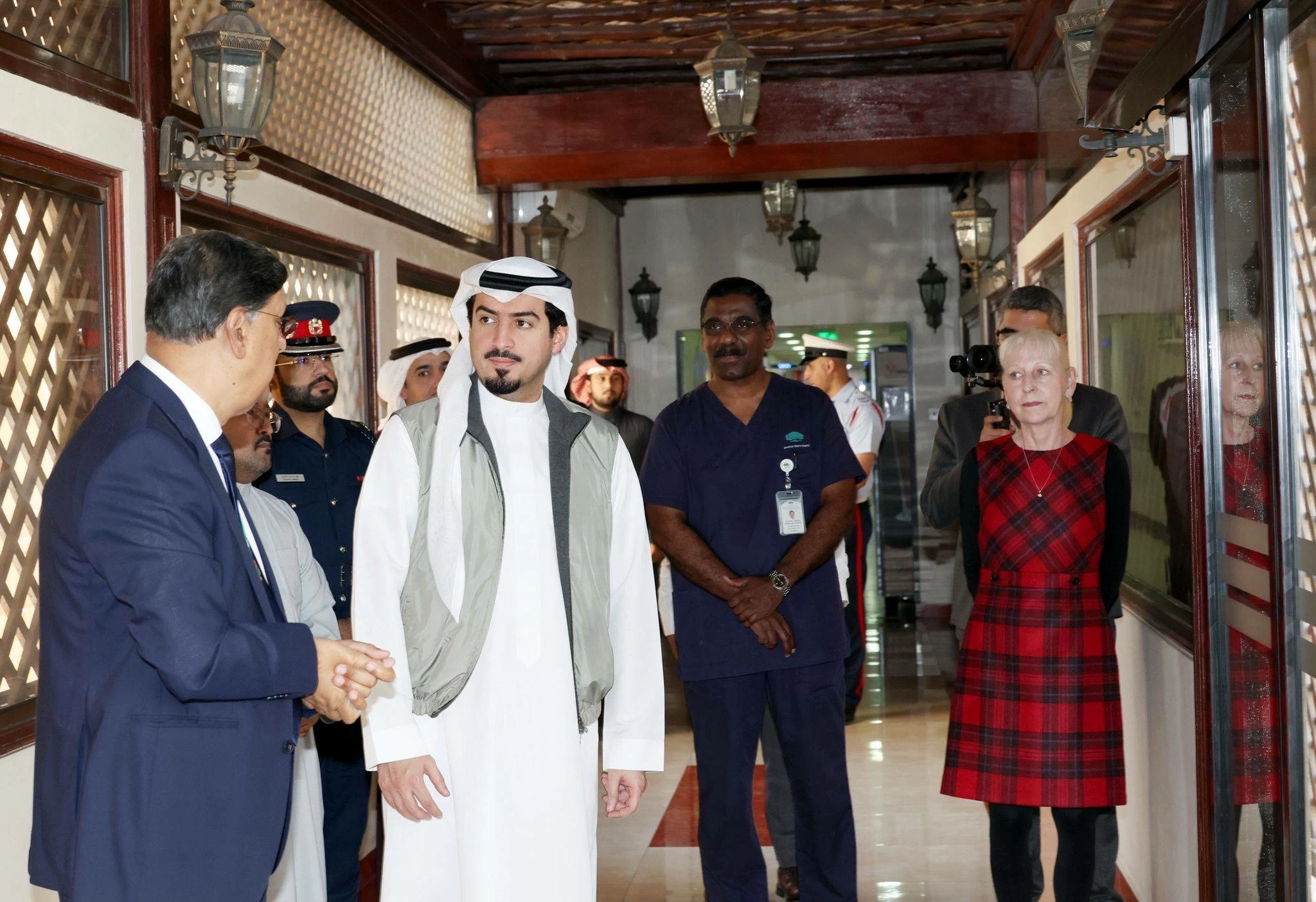 محافظ العاصمة يزور مستشفى الإرسالية الأمريكية لبحث تعزيز التعاون في المبادرات المجتمعية للتوعية الصحية