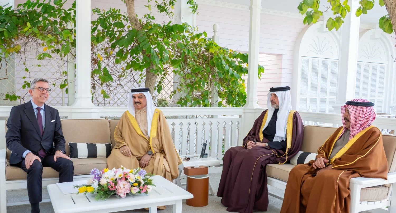 الملك يتسلم رسالة خطية من فخامة الرئيس الفرنسي