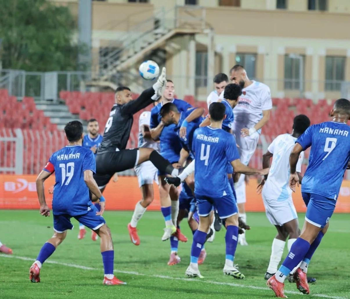 "الرفاع" يعبر مطب "المنامة" بسلام في كأس الملك المعظم