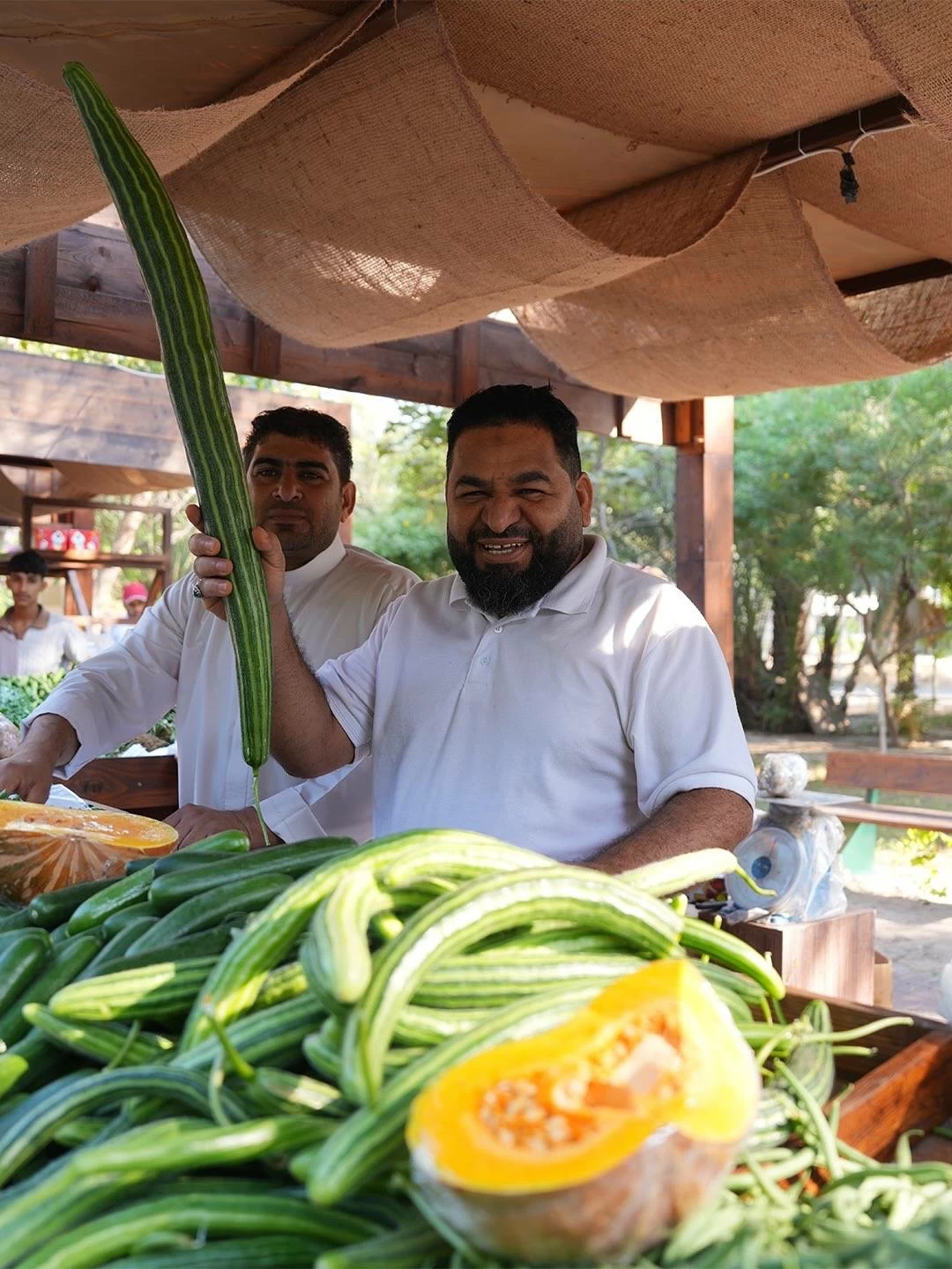 سوق المزارعين يواصل أسبوعه التاسع بأصناف زراعية متنوعة وإقبال جماهيري واسع 