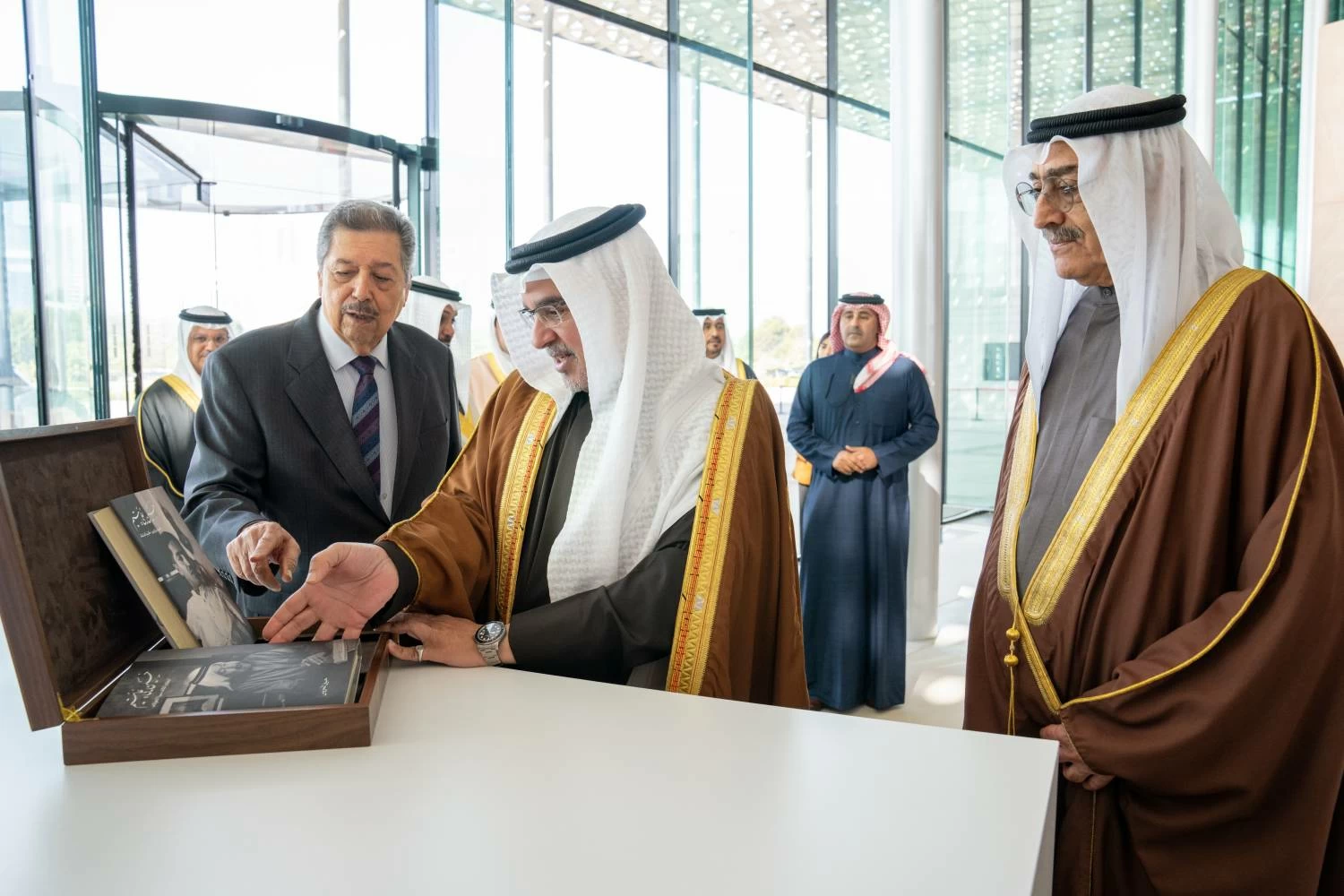 ولي العهد رئيس الوزراء: البحرين تمتلك تاريخاً عريقاً في مجالات التجارة والأعمال 