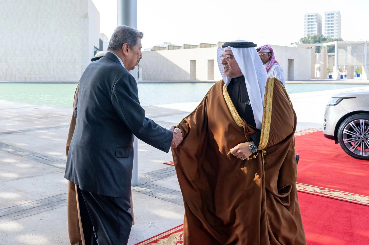 ولي العهد رئيس الوزراء: البحرين تمتلك تاريخاً عريقاً في مجالات التجارة والأعمال