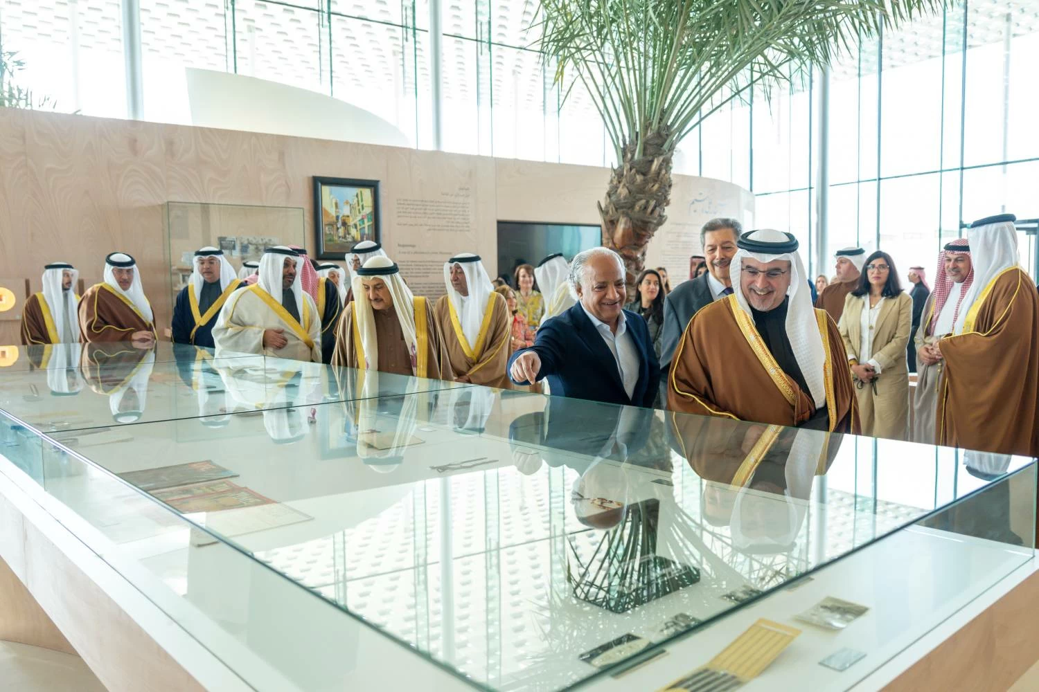 ولي العهد رئيس الوزراء: البحرين تمتلك تاريخاً عريقاً في مجالات التجارة والأعمال