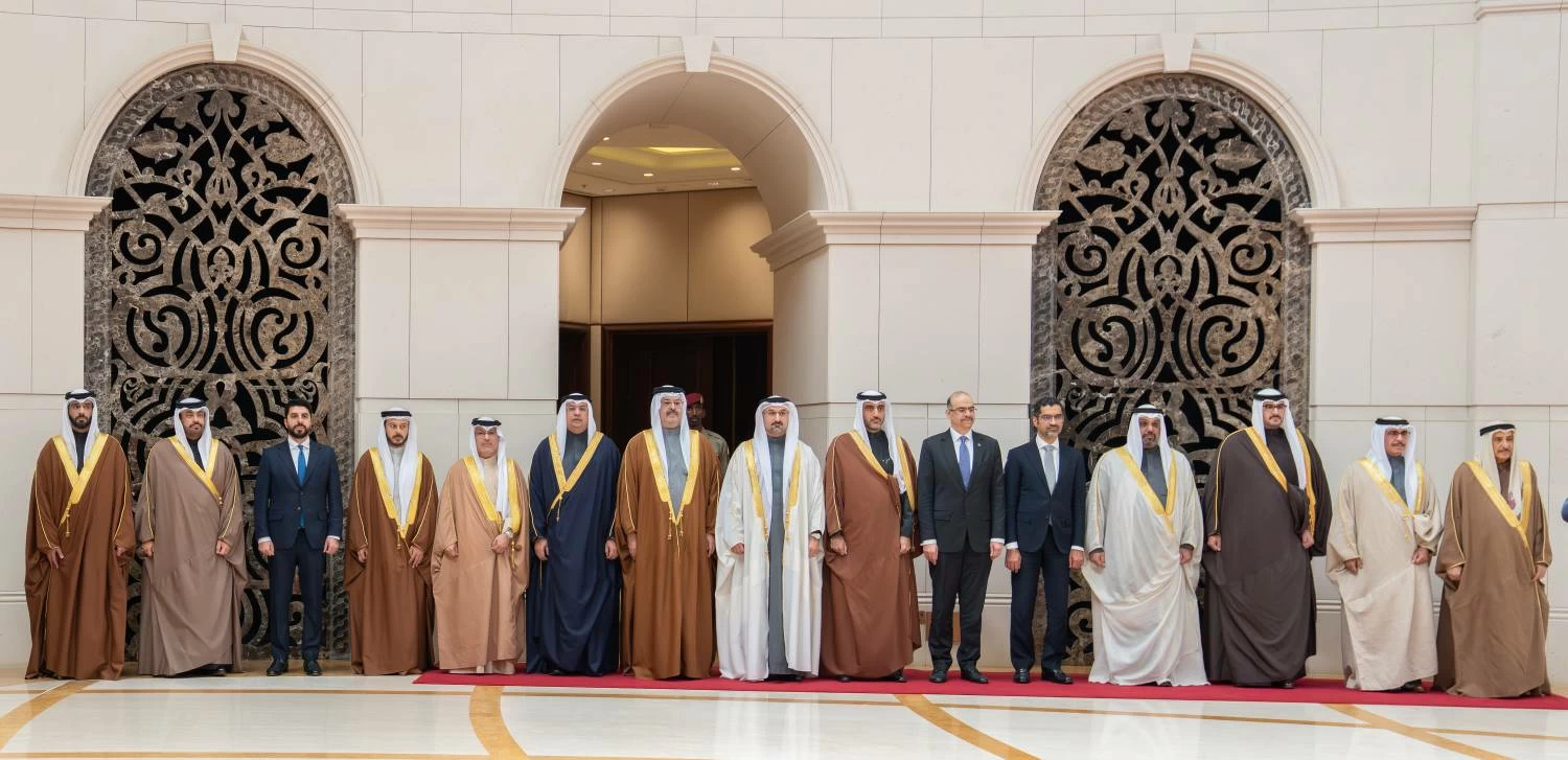 ولي العهد رئيس الوزراء يصل إلى الكويت في زيارة رسمية