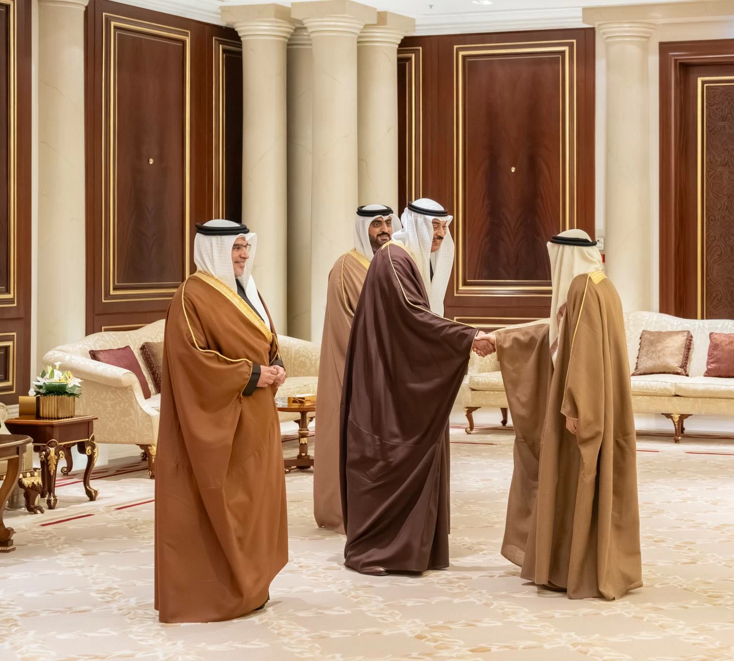 ولي العهد رئيس الوزراء يصل إلى الكويت في زيارة رسمية