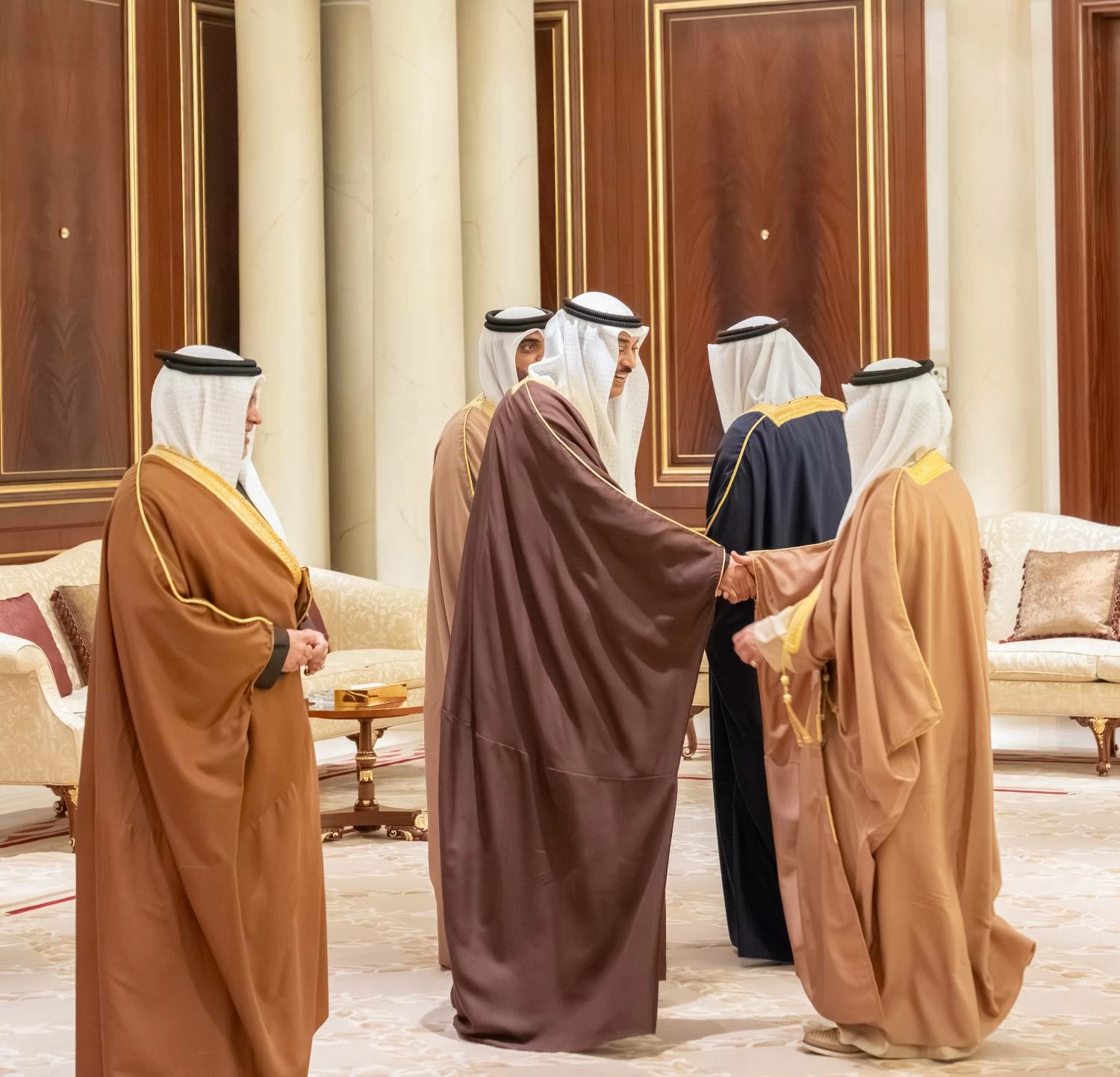 ولي العهد رئيس الوزراء يصل إلى الكويت في زيارة رسمية