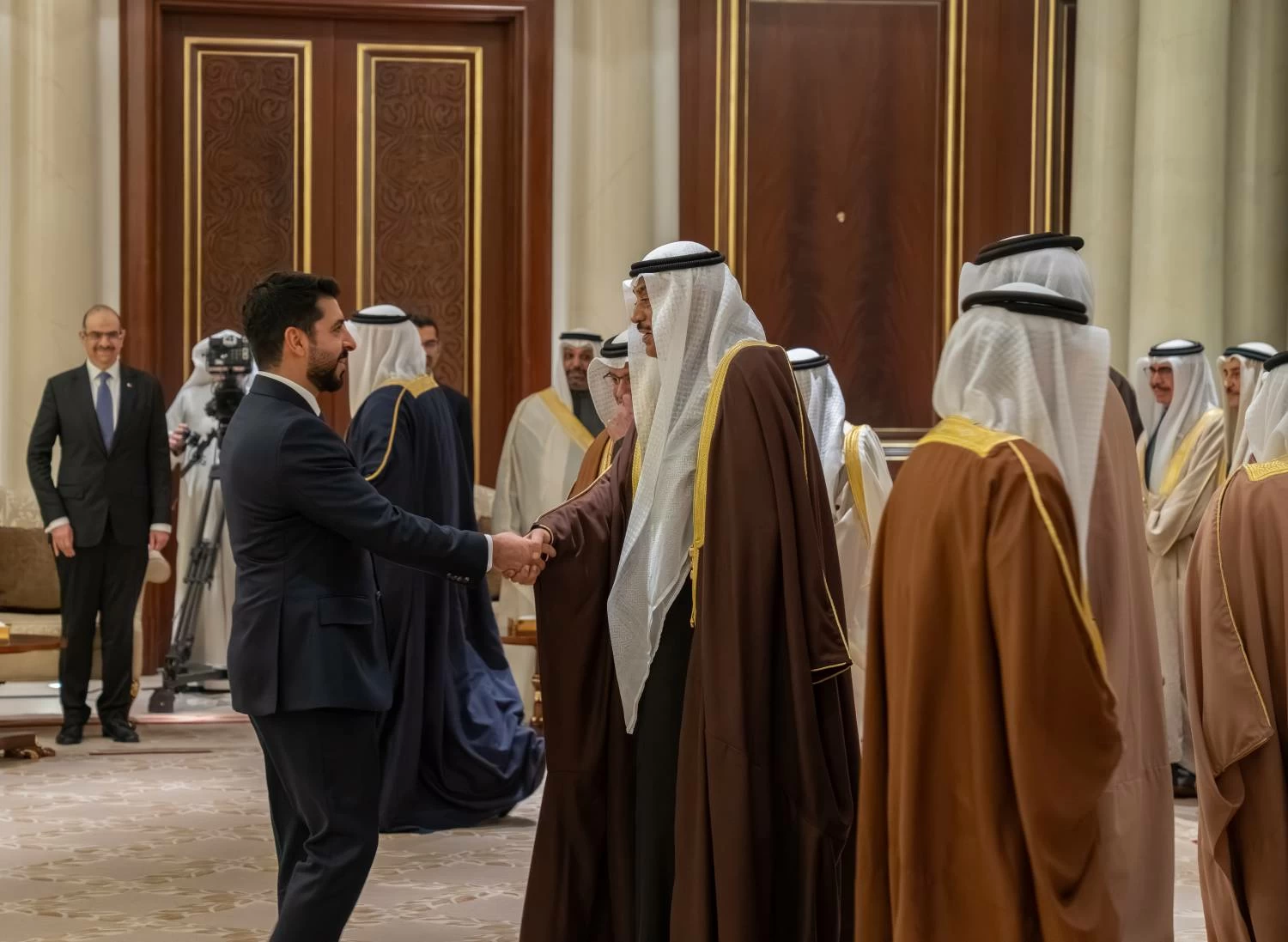 ولي العهد رئيس الوزراء يصل إلى الكويت في زيارة رسمية