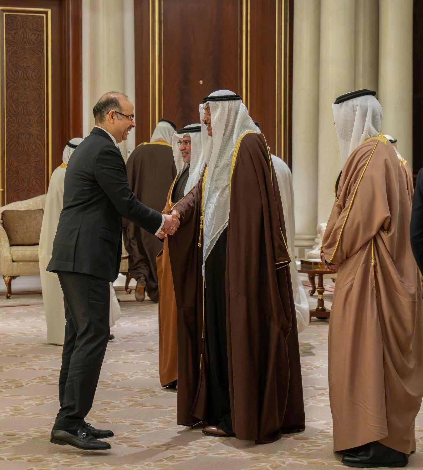 ولي العهد رئيس الوزراء يصل إلى الكويت في زيارة رسمية