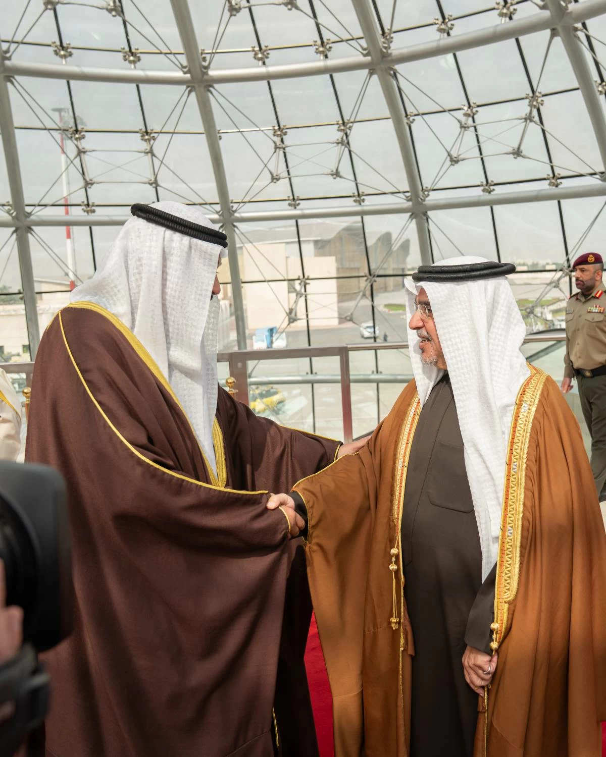 ولي العهد رئيس الوزراء يصل إلى الكويت في زيارة رسمية