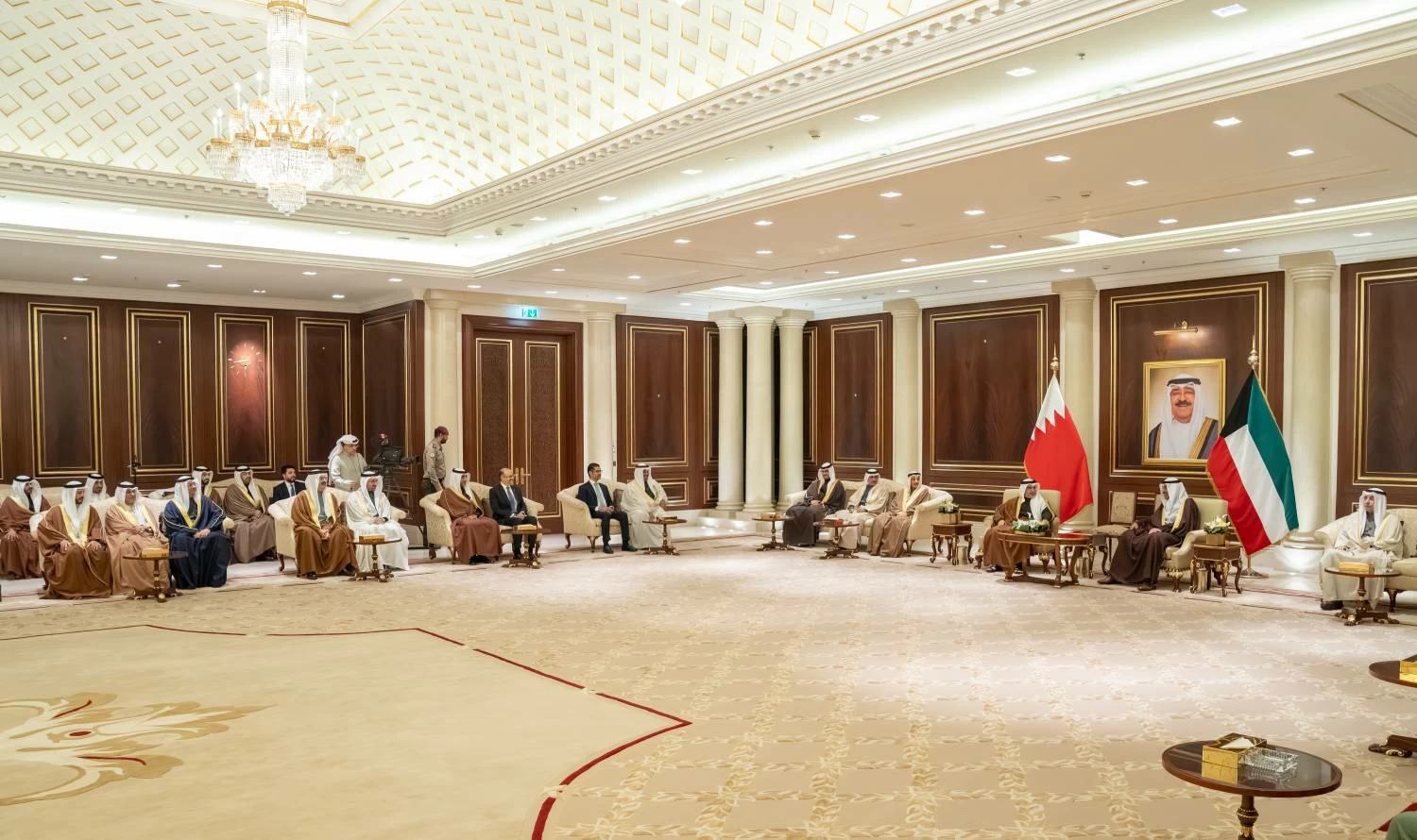 ولي العهد رئيس الوزراء يصل إلى الكويت في زيارة رسمية