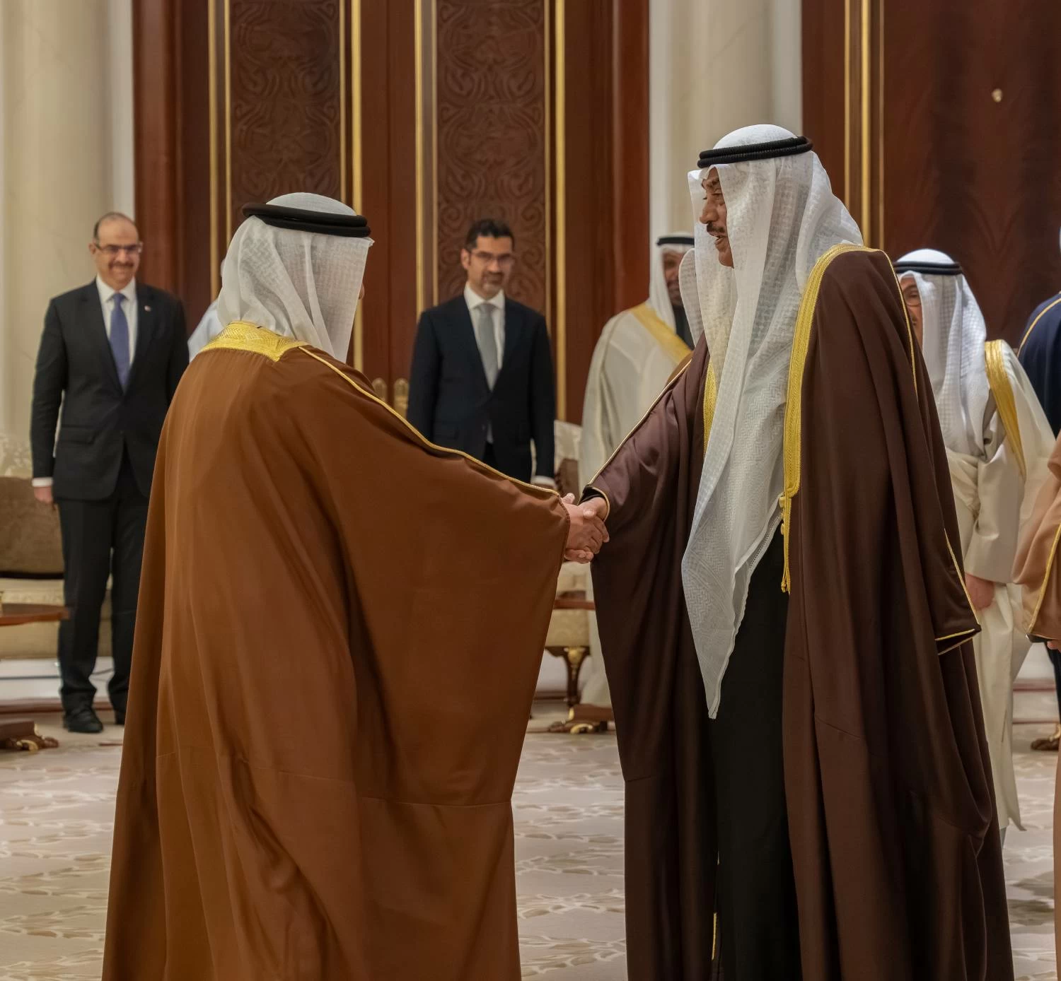 ولي العهد رئيس الوزراء يصل إلى الكويت في زيارة رسمية