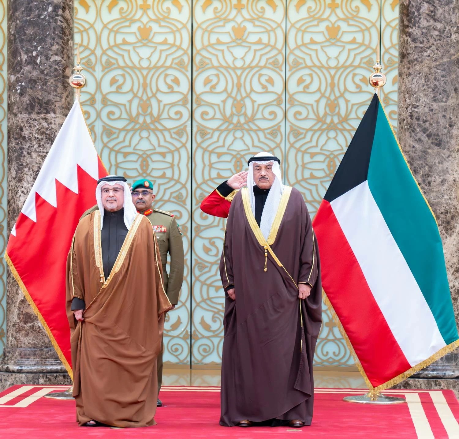 ولي العهد رئيس الوزراء يصل إلى الكويت في زيارة رسمية