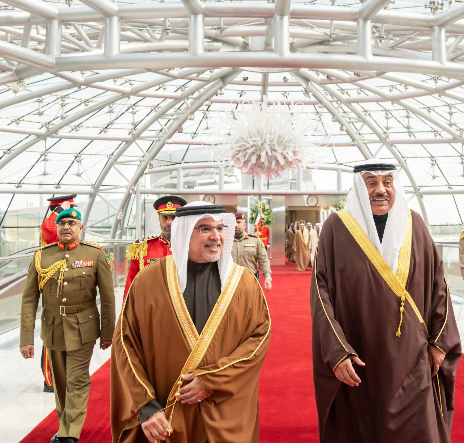 ولي العهد رئيس الوزراء يصل إلى الكويت في زيارة رسمية