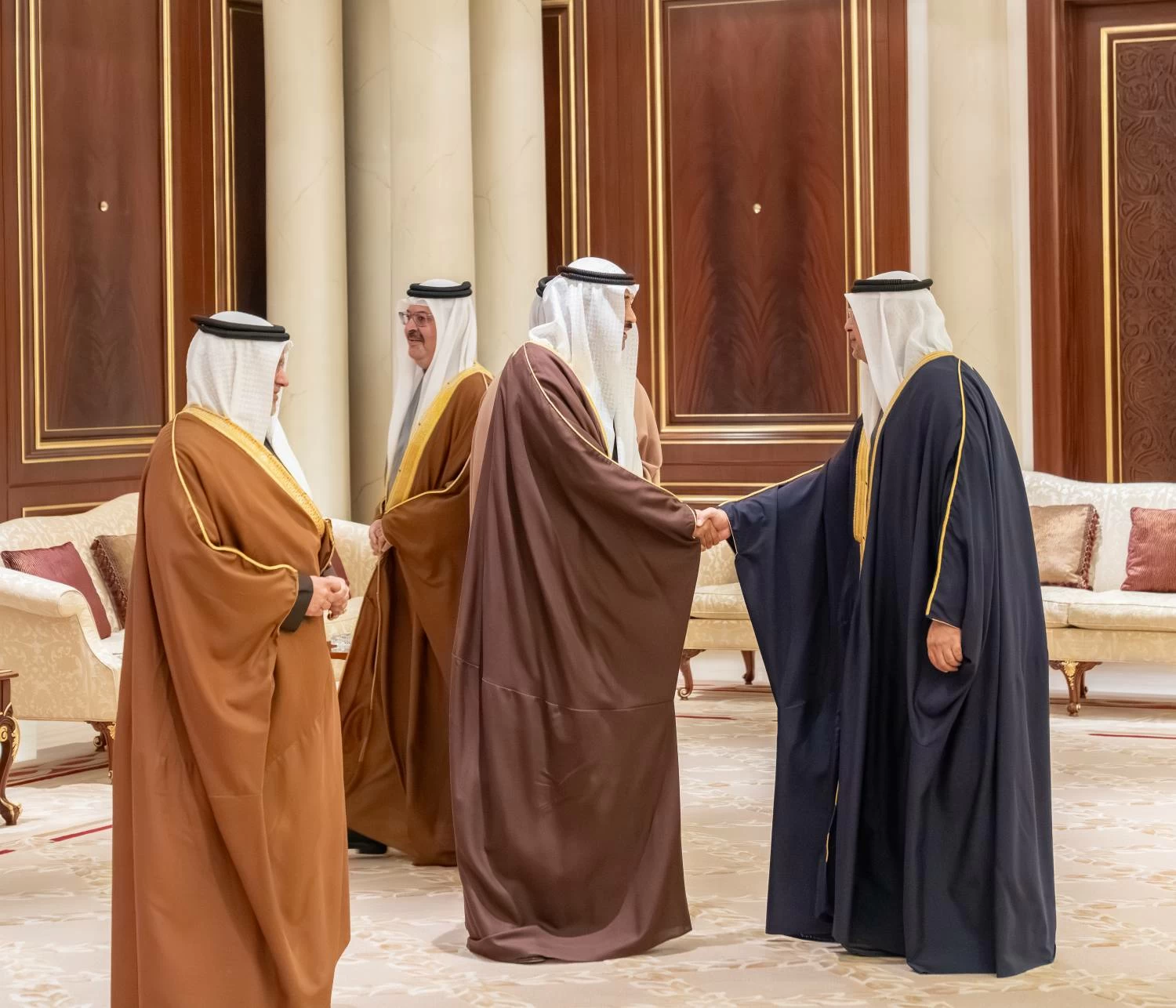 ولي العهد رئيس الوزراء يصل إلى الكويت في زيارة رسمية