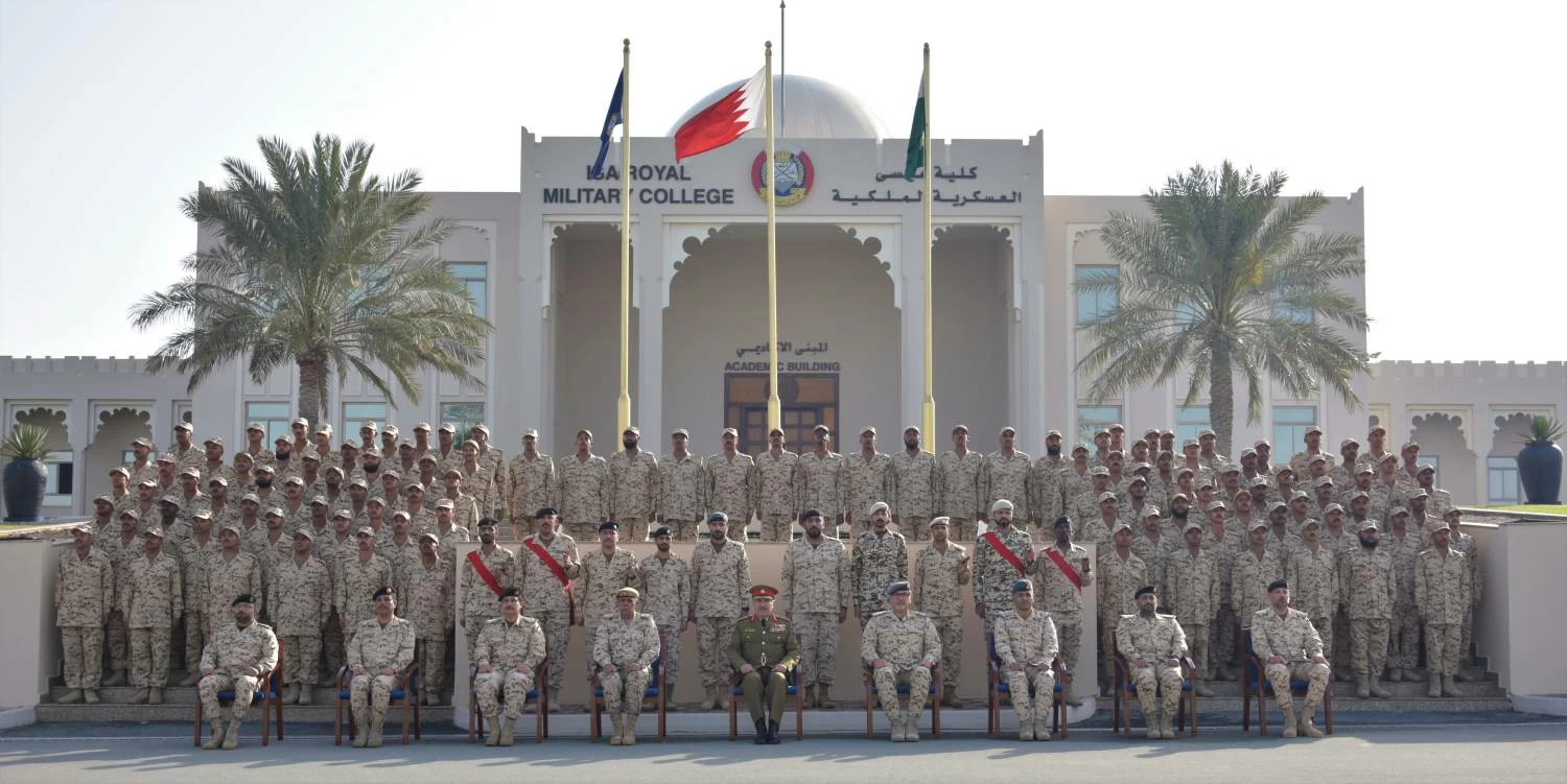 علي بن راشد يفتتح دورة مرشحي الضباط الجامعيين في كلية عيسى العسكرية الملكية 