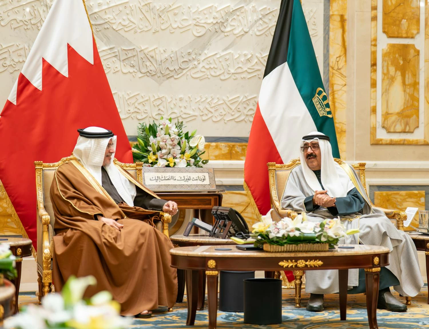 ولي العهد رئيس الوزراء يلتقي مع أمير دولة الكويت الشقيقة