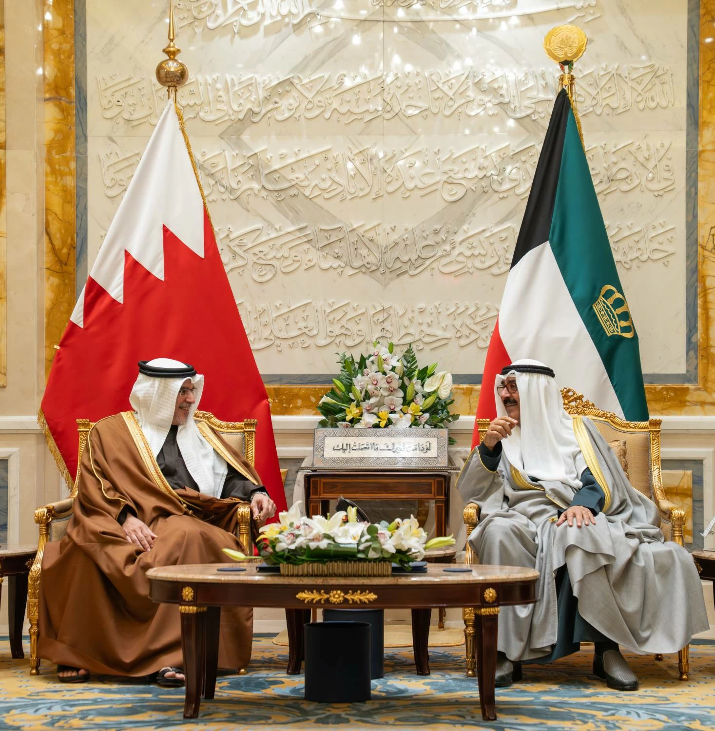 ولي العهد رئيس الوزراء يلتقي مع أمير دولة الكويت الشقيقة 