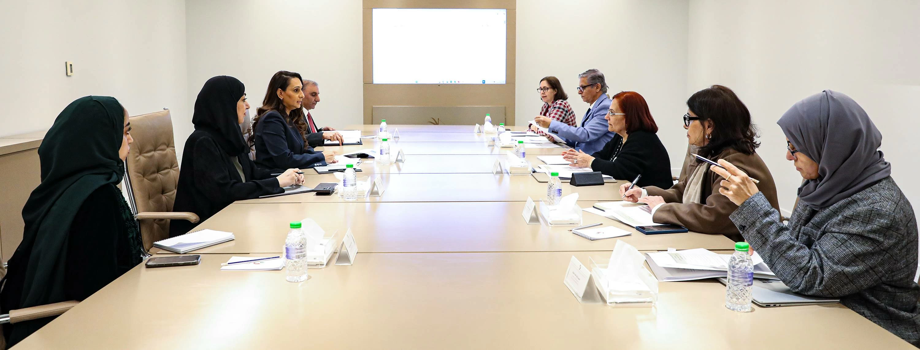 الأمانة العامة للمجلس الأعلى للمرأة تعقد اجتماعا مع بنك البحرين للتنمية 