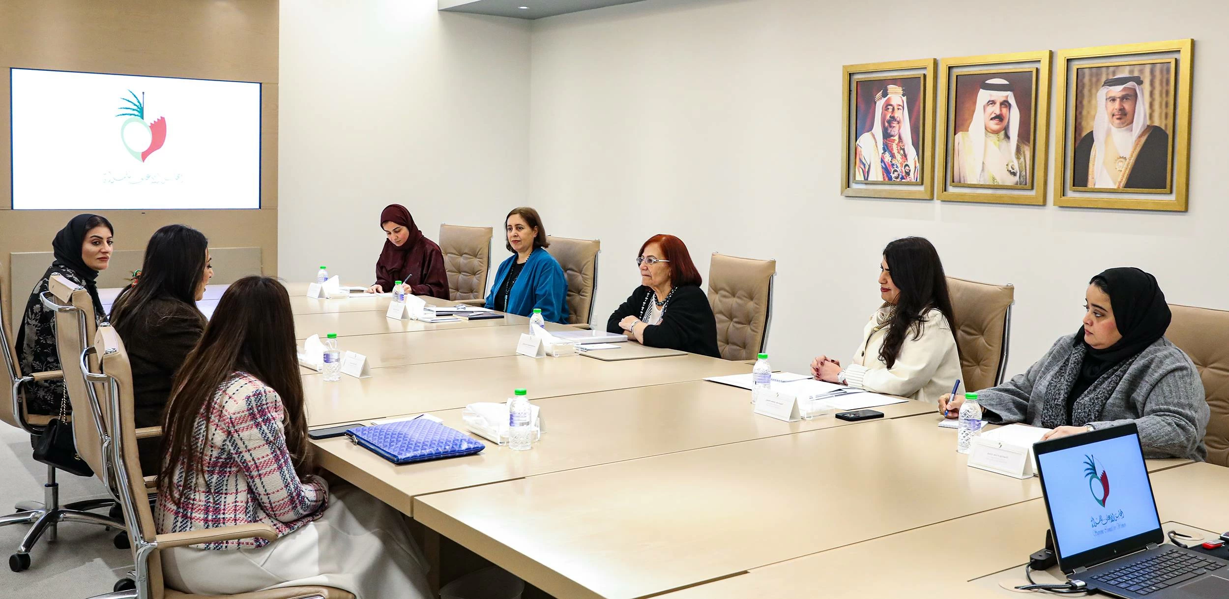 الأمانة العامة للمجلس الأعلى للمرأة تعقد اجتماعا مع جمعية مصارف البحرين