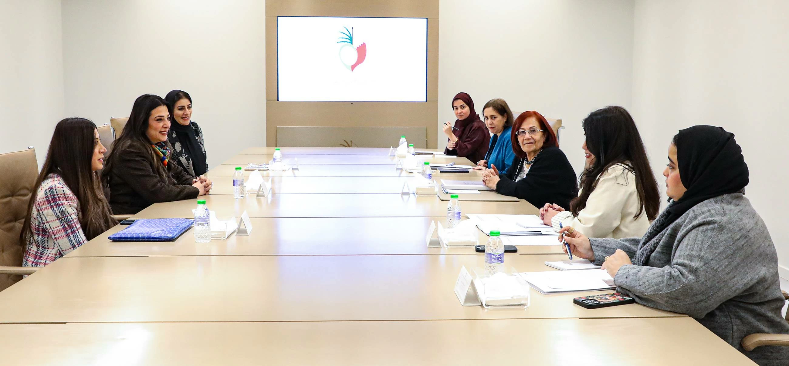 الأمانة العامة للمجلس الأعلى للمرأة تعقد اجتماعا مع جمعية مصارف البحرين