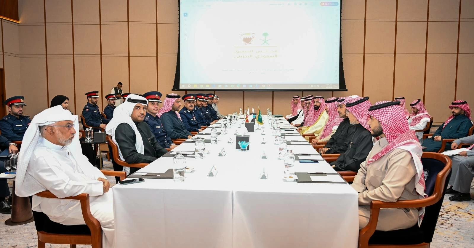 نائب رئيس الشرطة يترأس الجانب البحريني في اجتماع فرق عمل اللجنة الأمنية التابعـة للجنة التنسيق الأمني المنبثقة من مجلس التنسيق السعودي البحريني