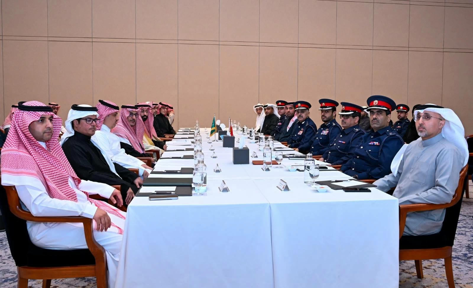 نائب رئيس الشرطة يترأس الجانب البحريني في اجتماع فرق عمل اللجنة الأمنية التابعـة للجنة التنسيق الأمني المنبثقة من مجلس التنسيق السعودي البحريني
