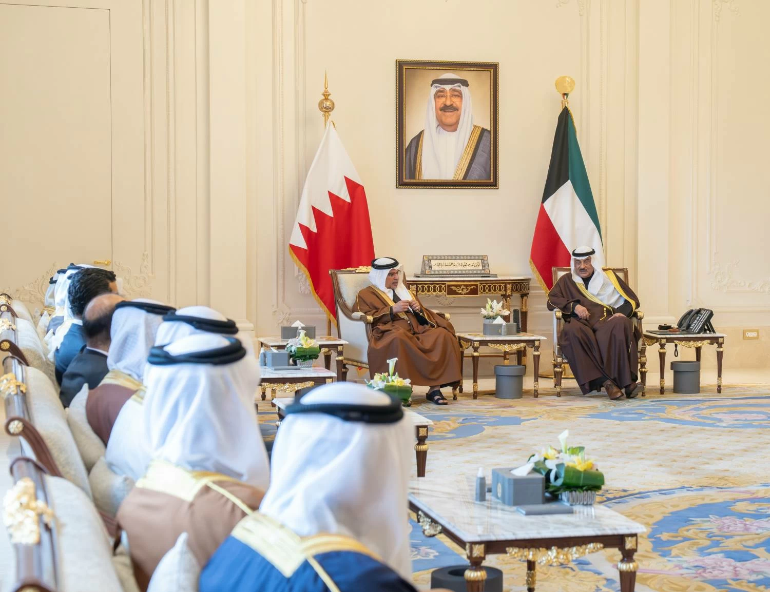 ولي العهد رئيس الوزراء يلتقي ولي عهد دولة الكويت