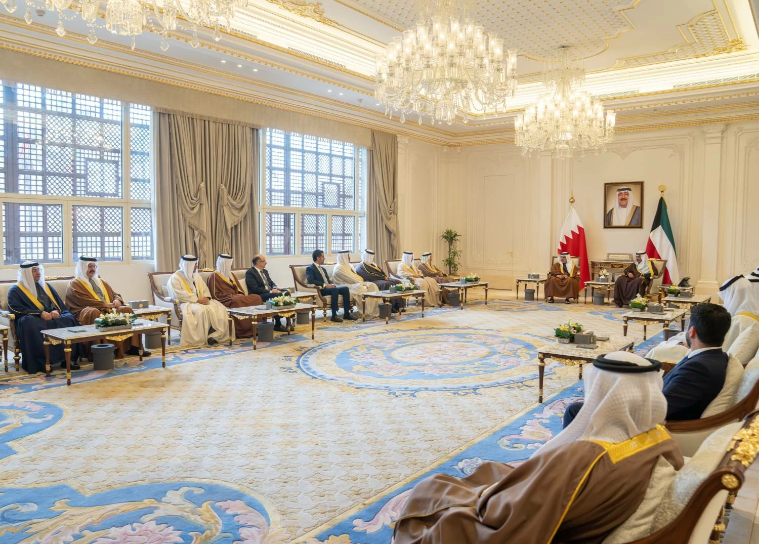 ولي العهد رئيس الوزراء يلتقي ولي عهد دولة الكويت
