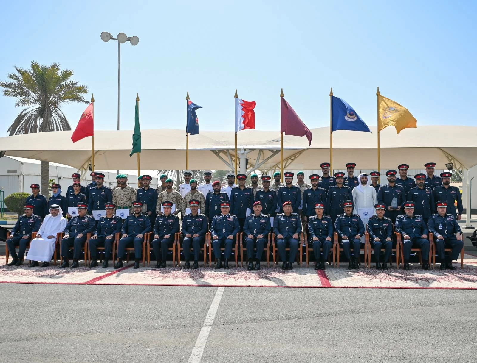 رئيس الشرطة يشهد تخريج المشاركين في عدد من الدورات التخصصية