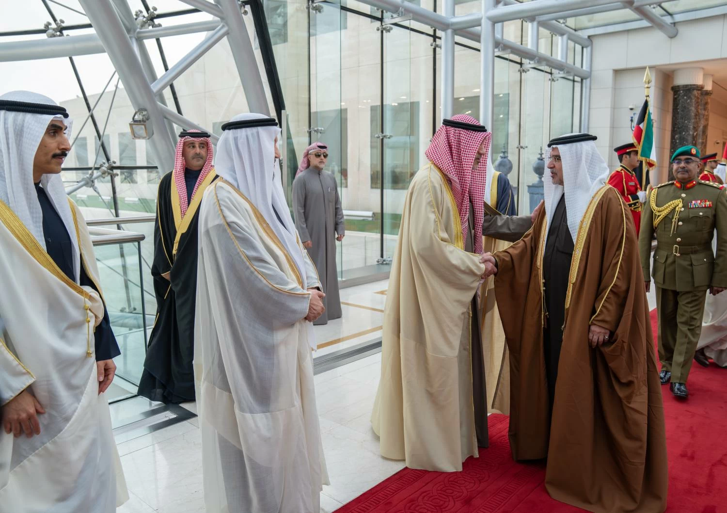 ولي العهد رئيس الوزراء يغادر دولة الكويت الشقيقة بعد زيارةٍ رسمية