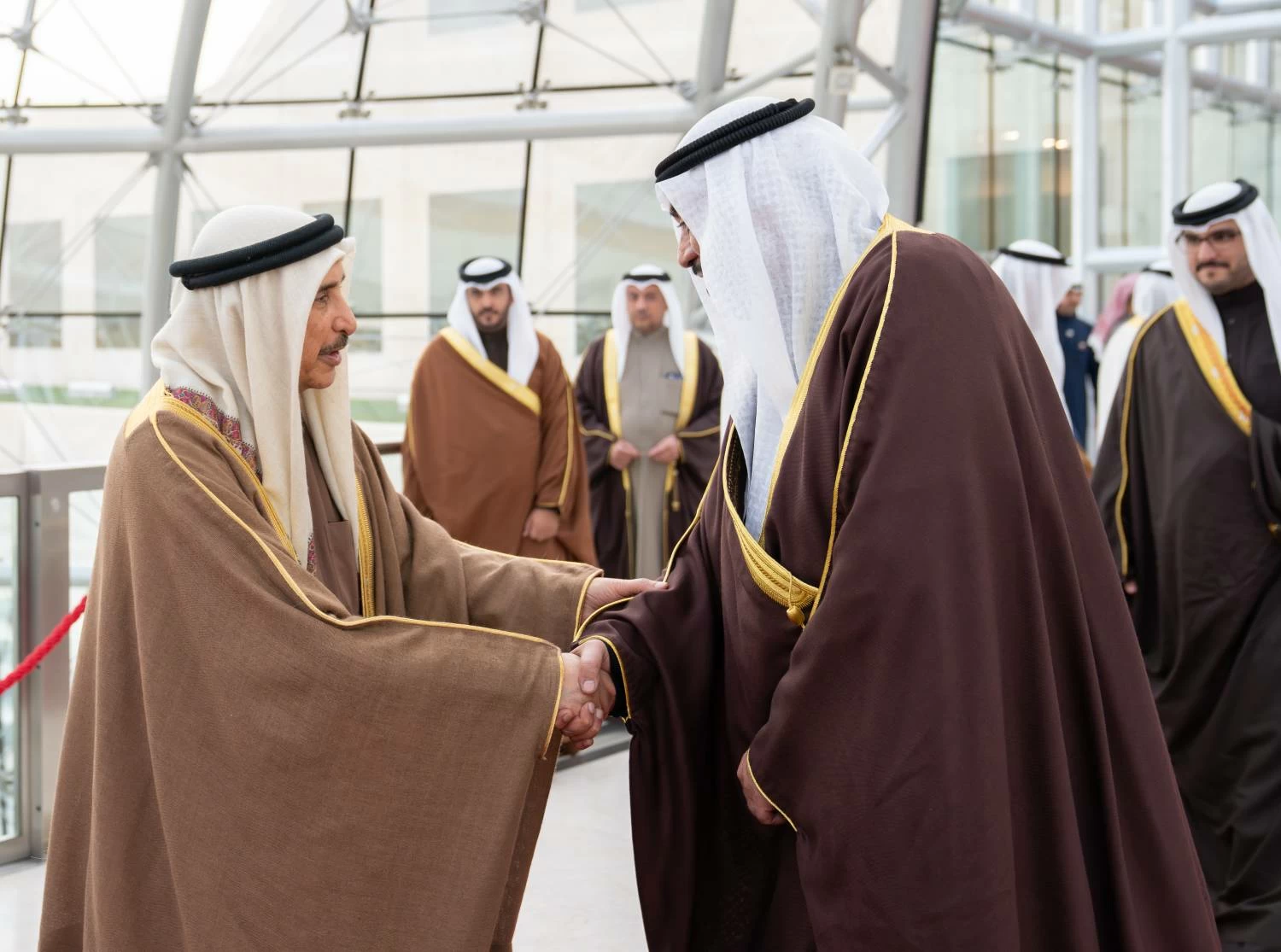 ولي العهد رئيس الوزراء يغادر دولة الكويت الشقيقة بعد زيارةٍ رسمية 