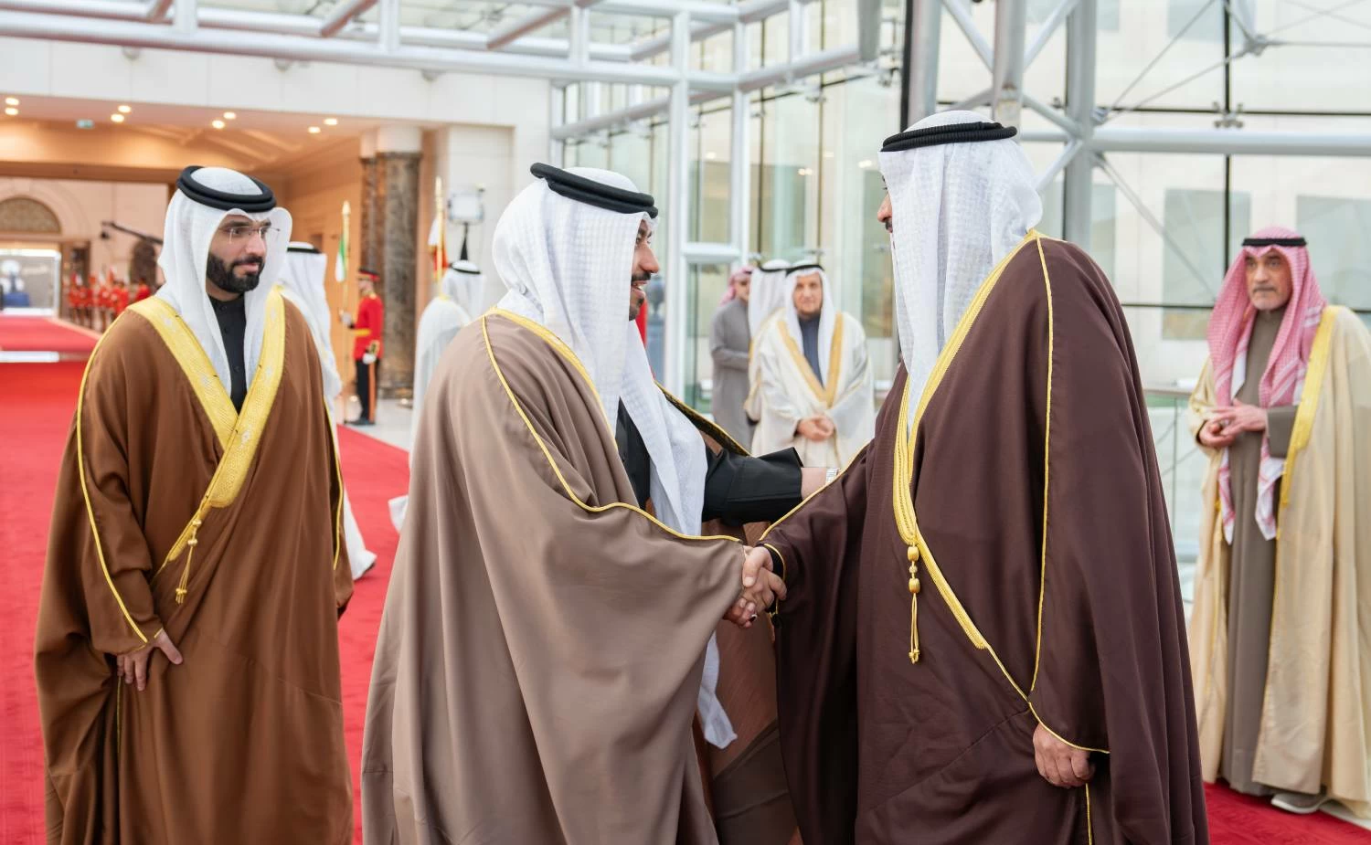 ولي العهد رئيس الوزراء يغادر دولة الكويت الشقيقة بعد زيارةٍ رسمية