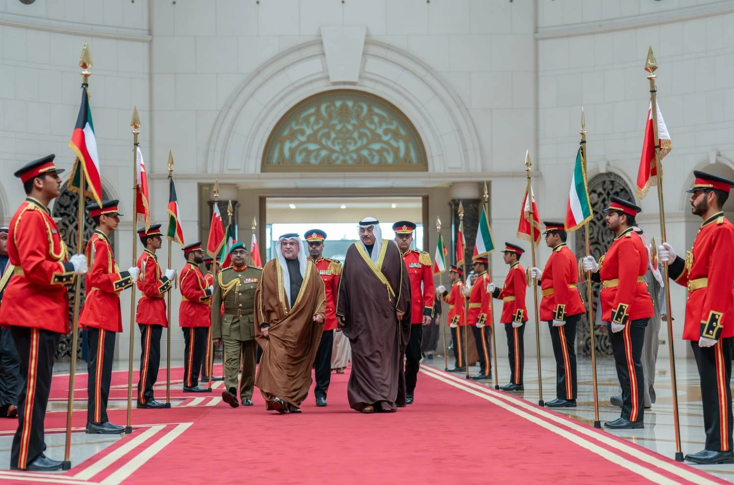 ولي العهد رئيس الوزراء يغادر دولة الكويت الشقيقة بعد زيارةٍ رسمية