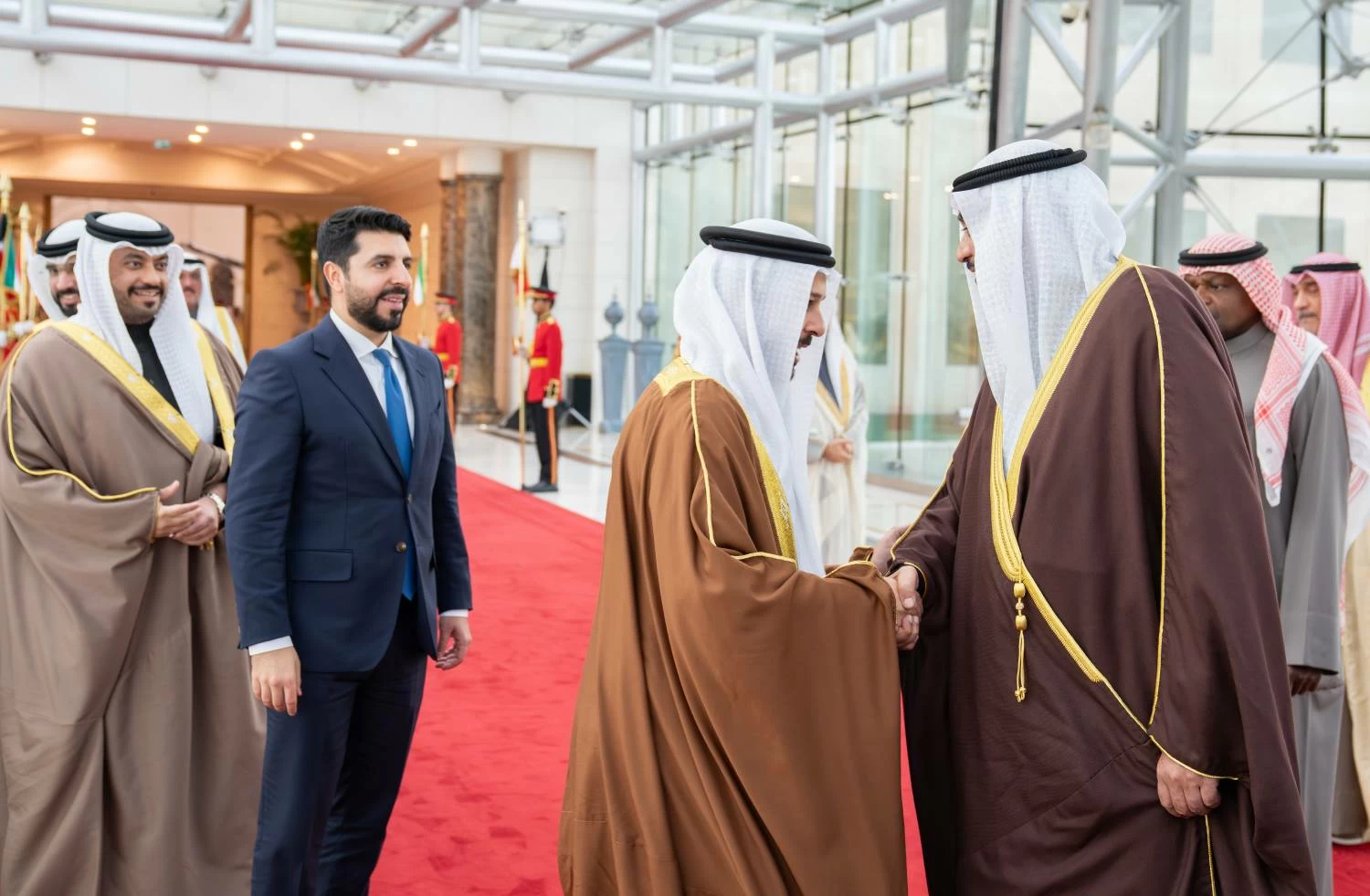 ولي العهد رئيس الوزراء يغادر دولة الكويت الشقيقة بعد زيارةٍ رسمية