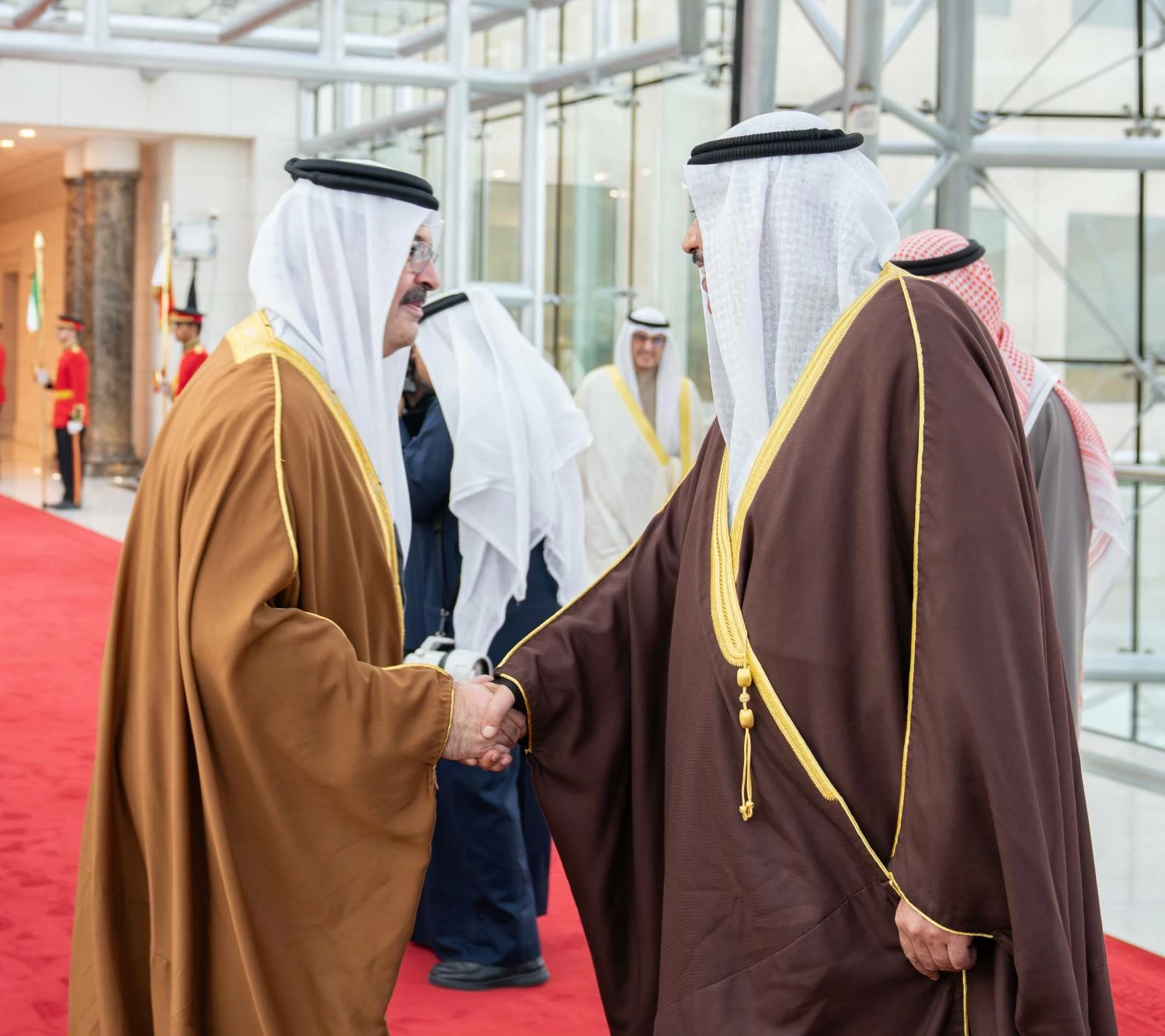 ولي العهد رئيس الوزراء يغادر دولة الكويت الشقيقة بعد زيارةٍ رسمية